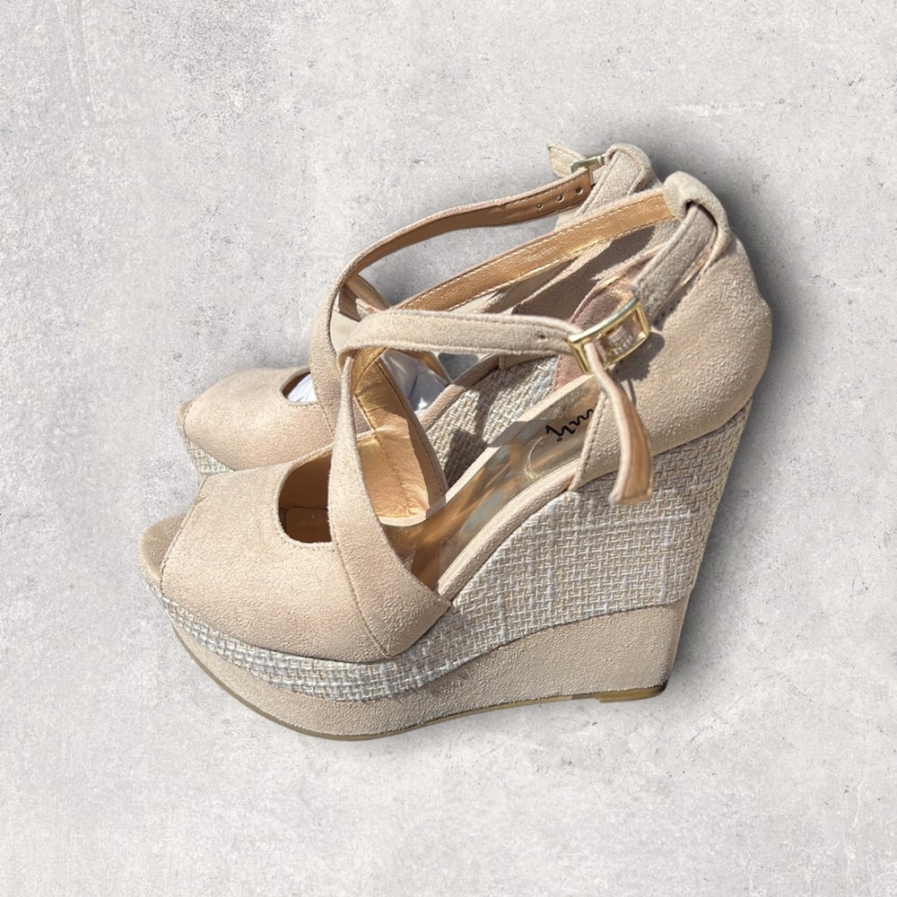 Luichiny beige cross strap wedges sz 6